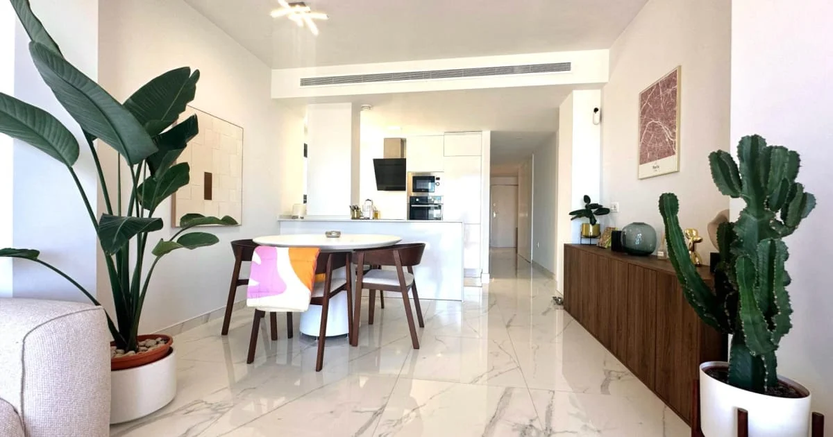 Apartamento de dos dormitorios con piscina en PAU 8