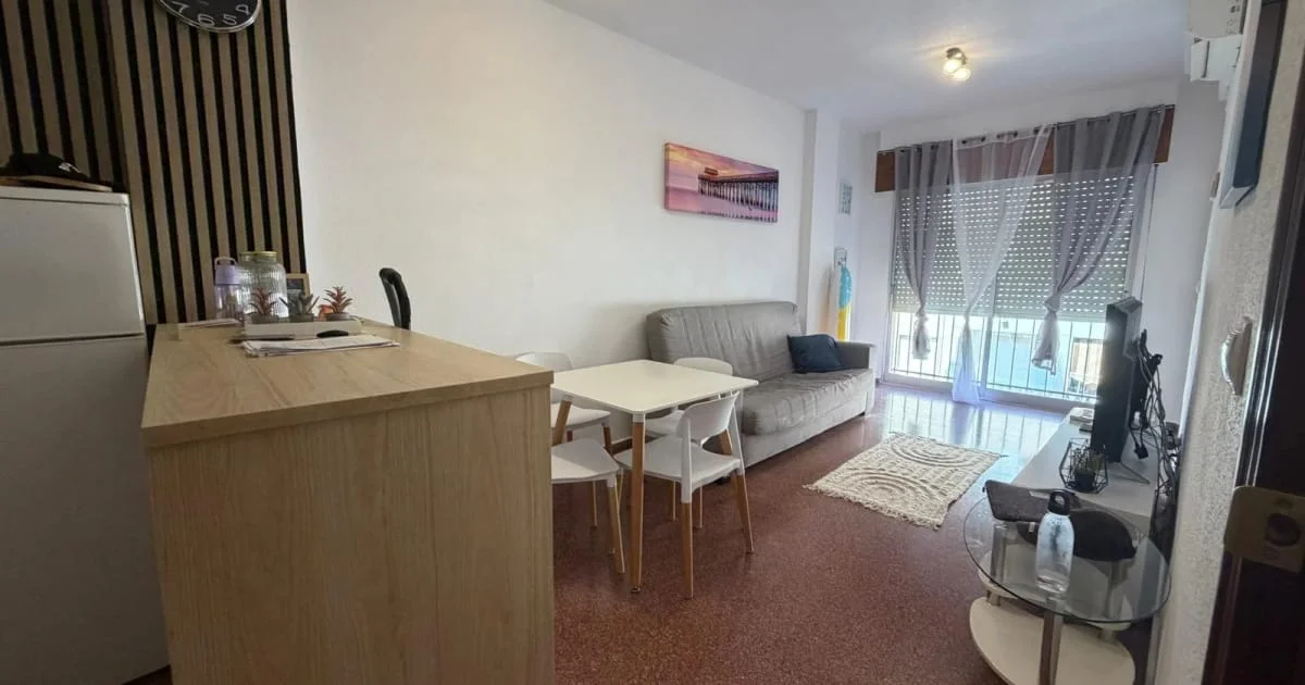 Furnished one-bedroom flat by beach