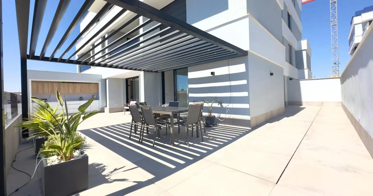 New central apartment with 92m² terrace