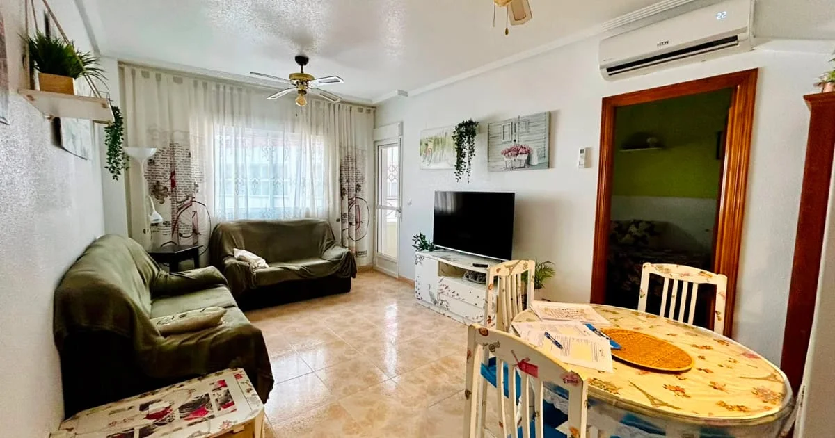 Furnished central apartment near beach