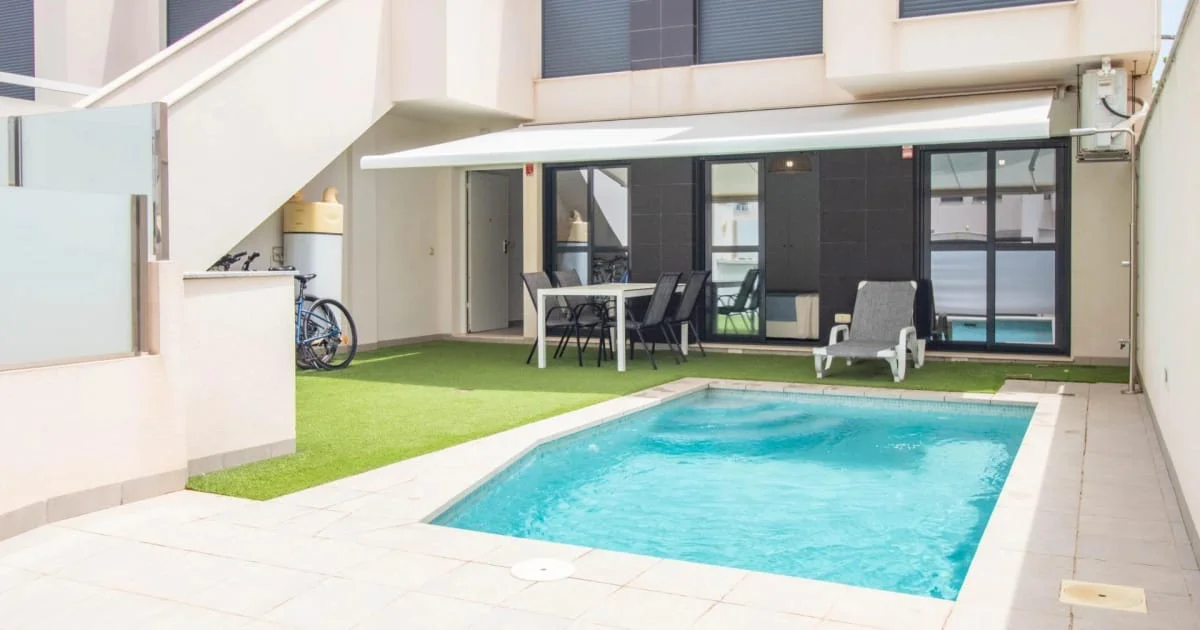 Bungalow en planta baja con piscina privada