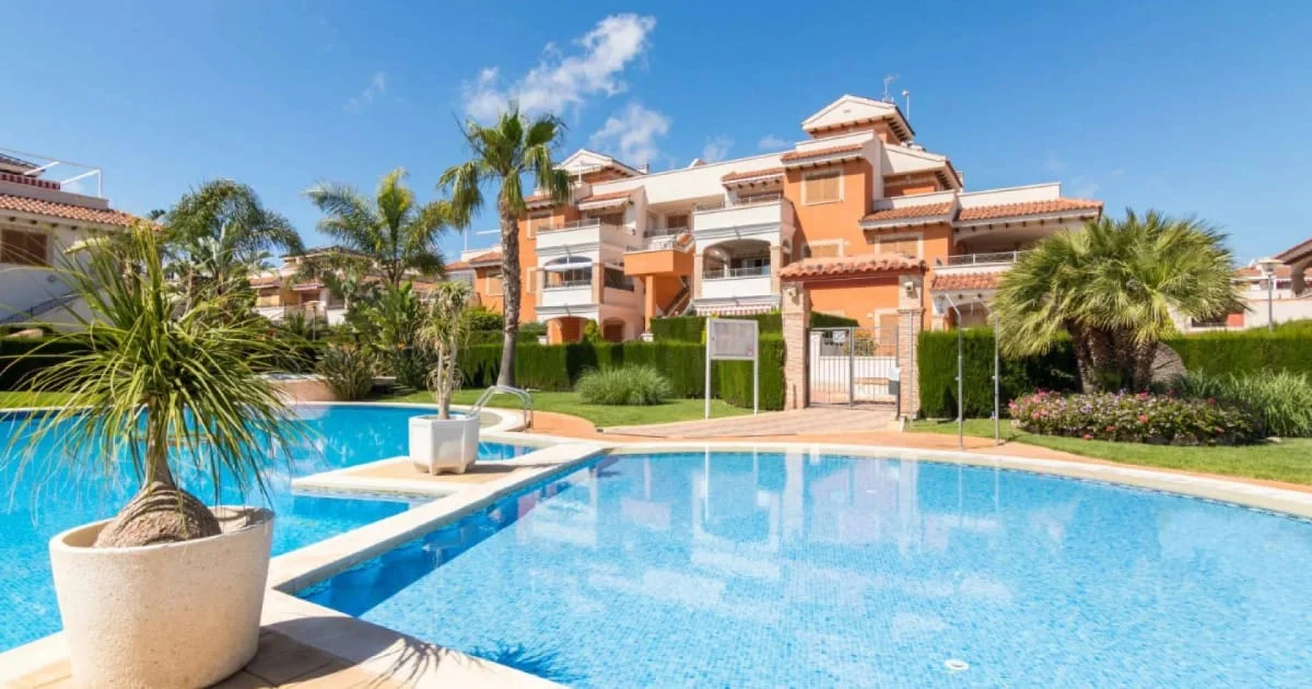 Upper-level bungalow with sea views