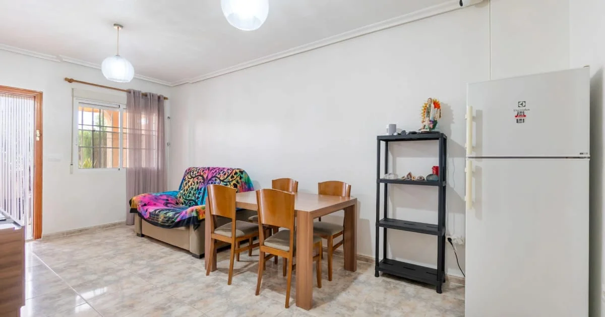 Good-condition townhouse with two bedrooms