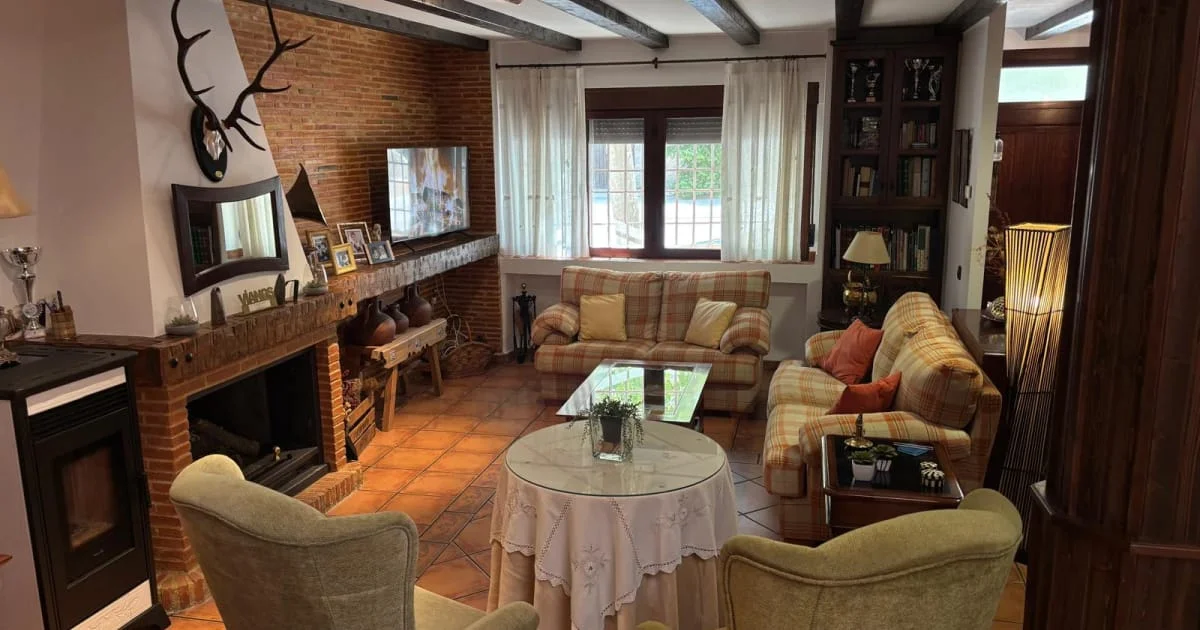 Spacious Vianos house, five-bedroom layout