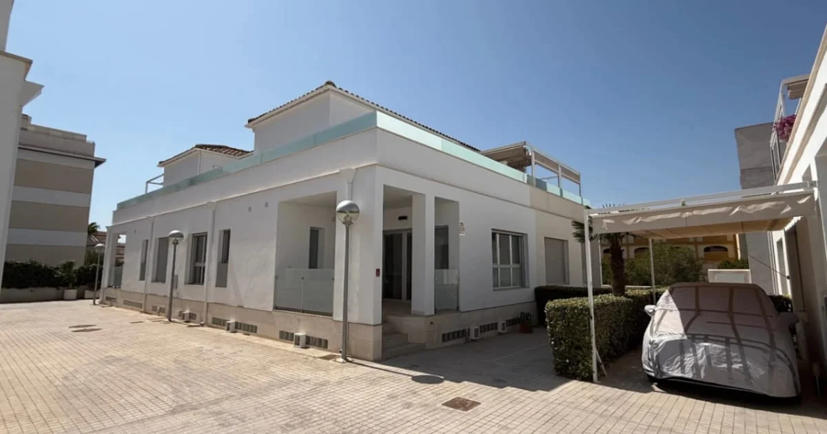 Chalet moderno en Villamartin, 5 dormitorios