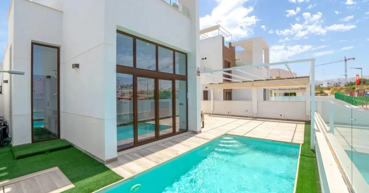 Villa con piscina privada en Los Balcones, 4 dormitorios