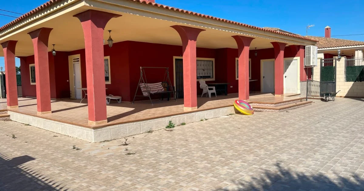 Country villa near Albatera with acreage