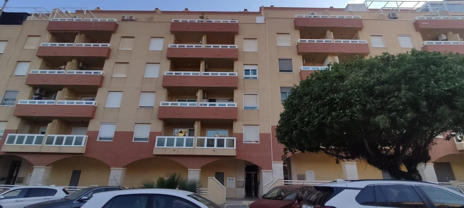 Piso de dos dormitorios con piscina en Aguadulce