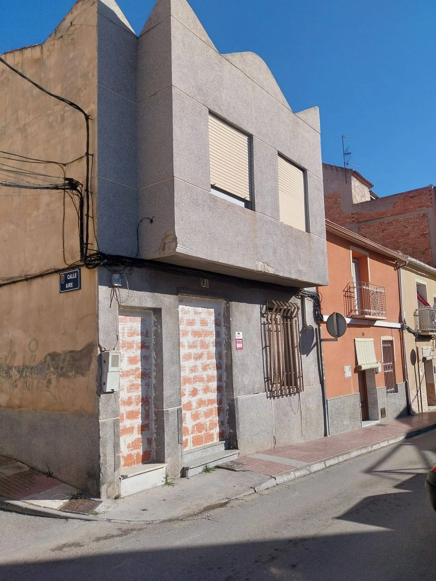 Villa céntrica en Molina con potencial de conversión