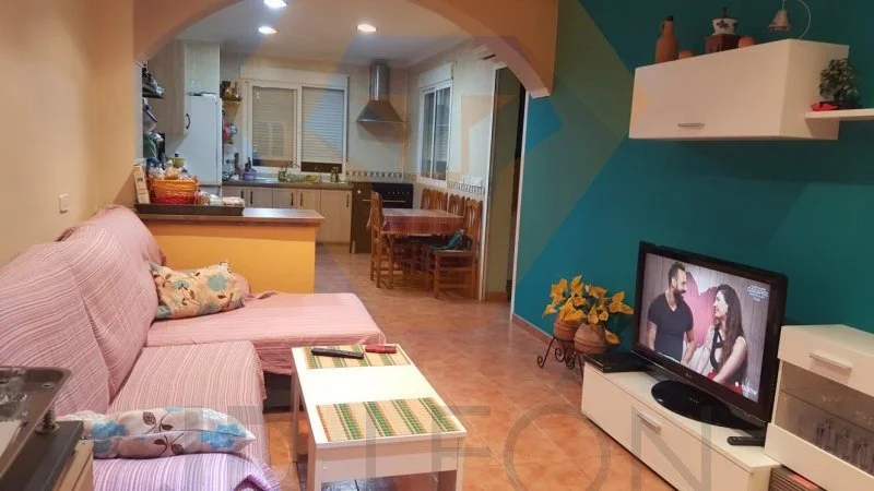 Casa con local comercial de 165 m²