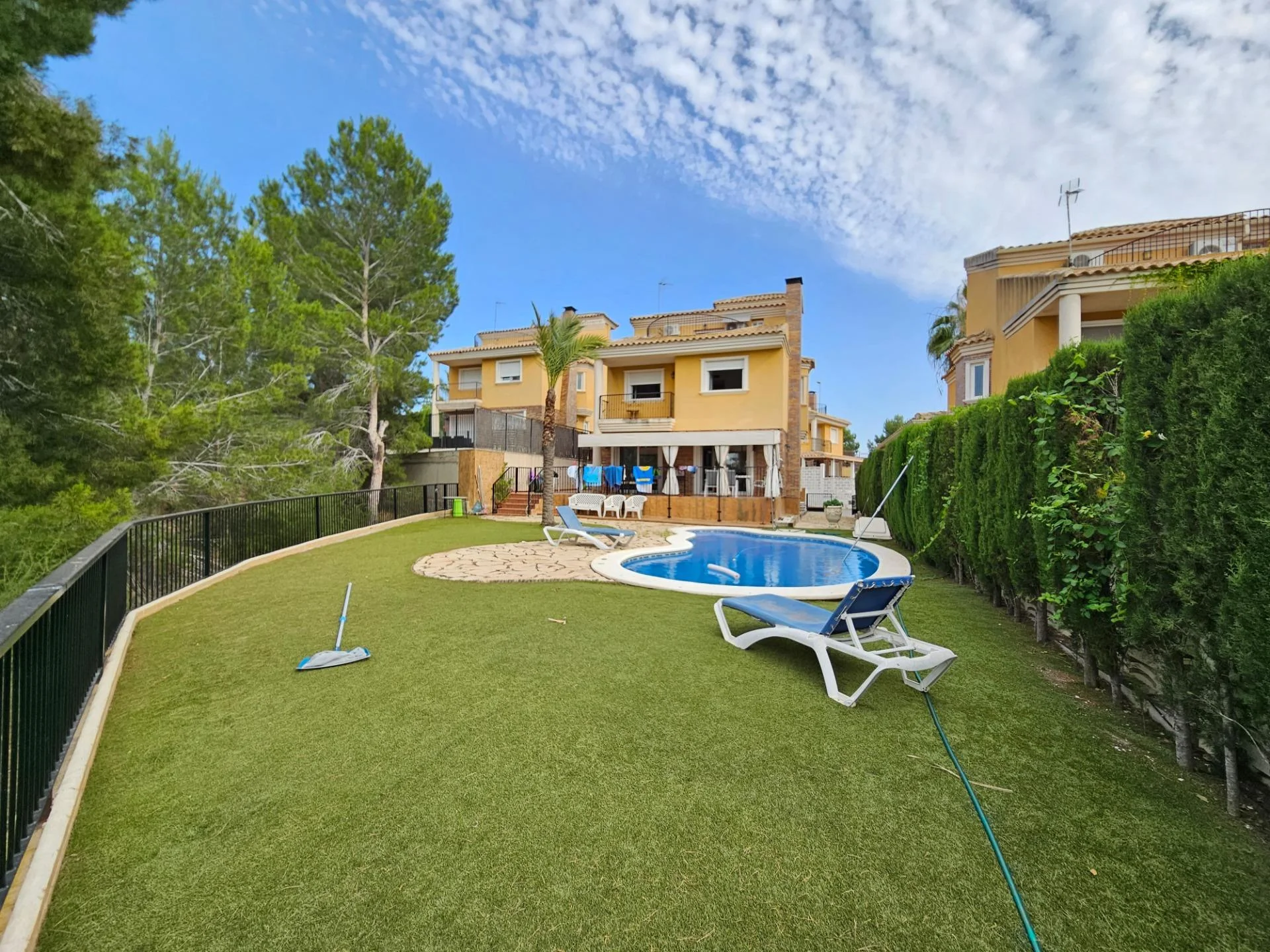 Chalet de tres plantas en Altorreal, cuatro dormitorios