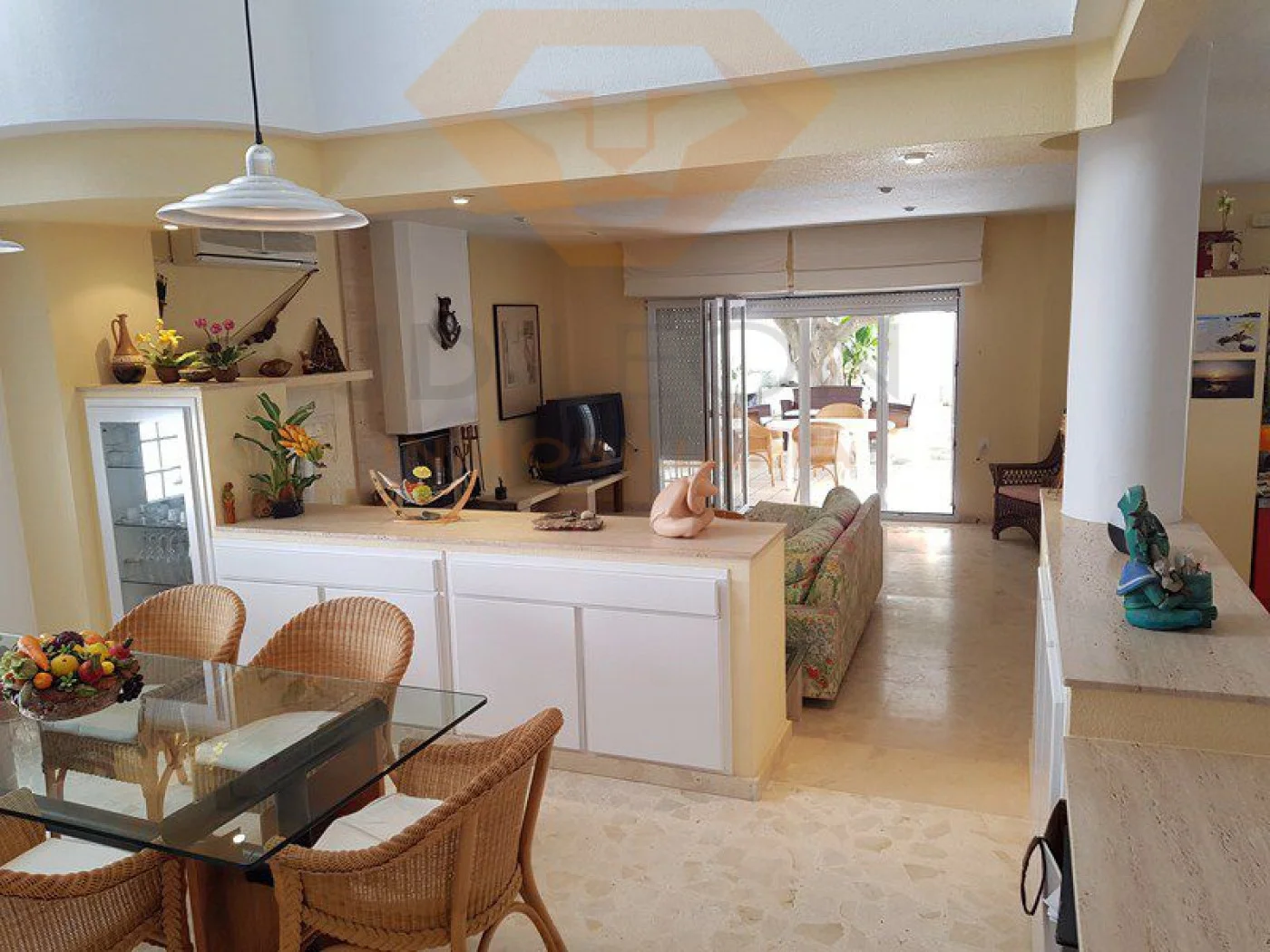 Chalet de seis dormitorios con piscina en Campoamor