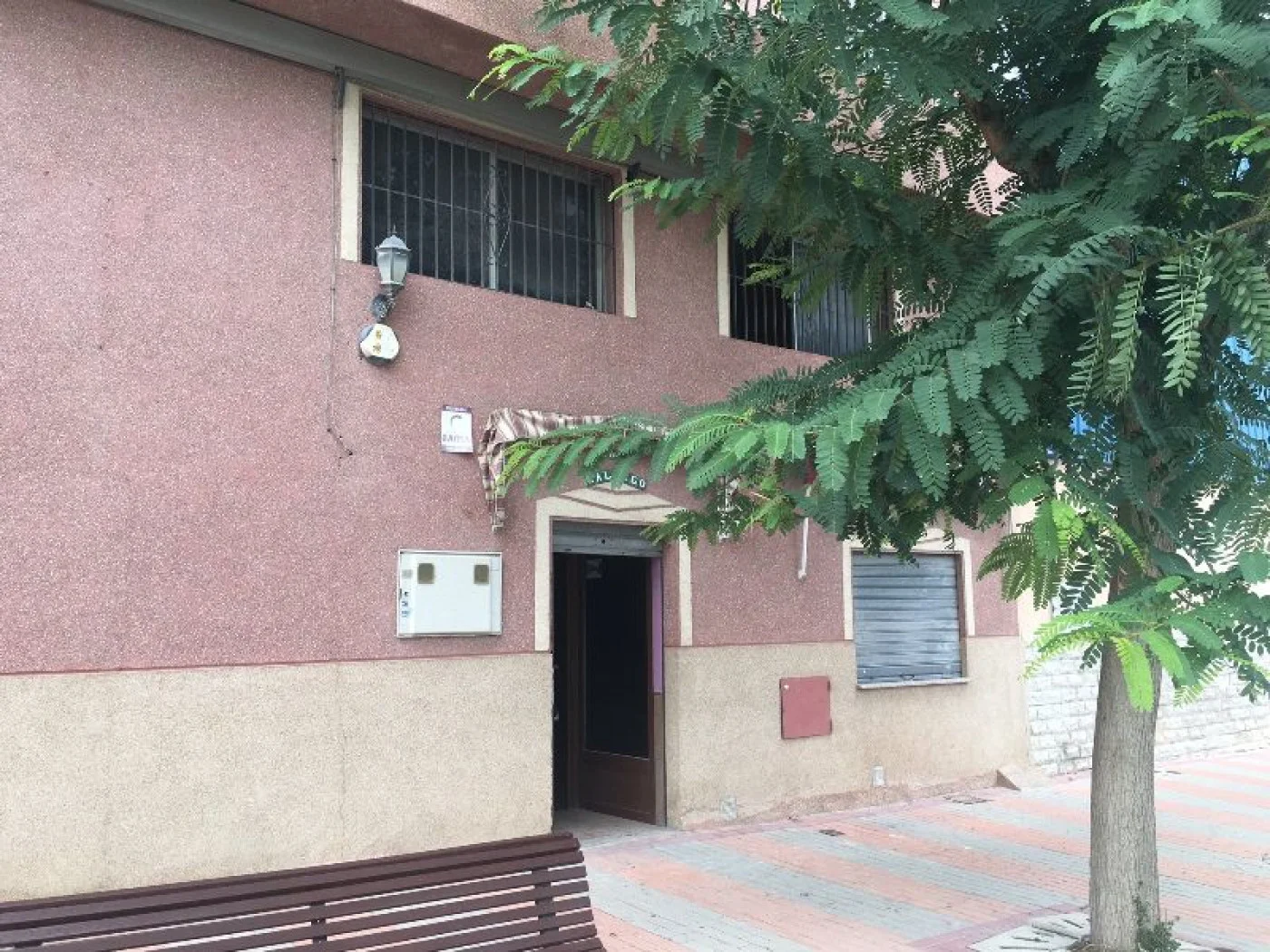 Edificio mixto con local comercial