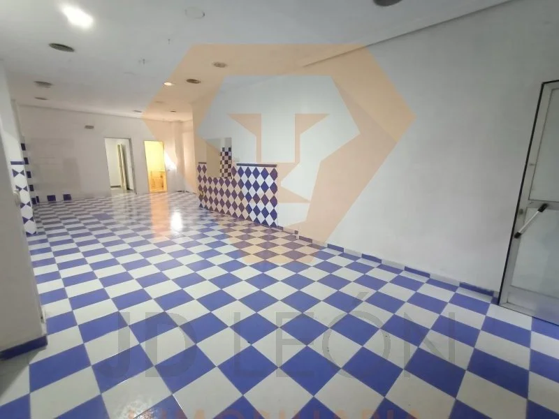 Local comercial céntrico en Molina, 103 m²