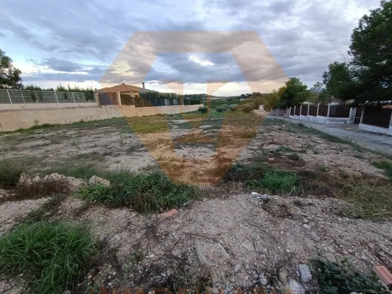 Corner plot in El Romeral, 2740 m²