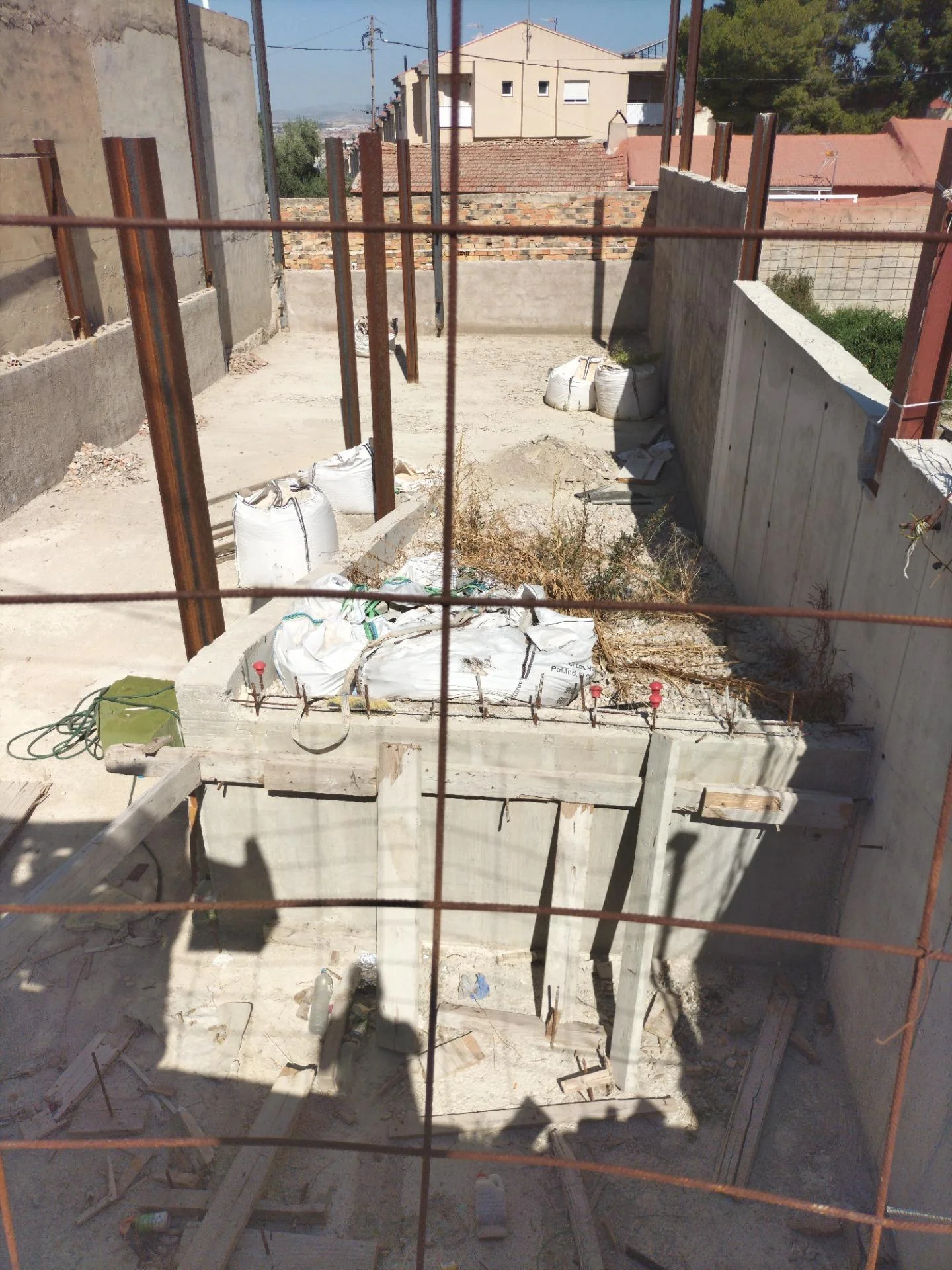 Parcela urbana con proyecto de chalet