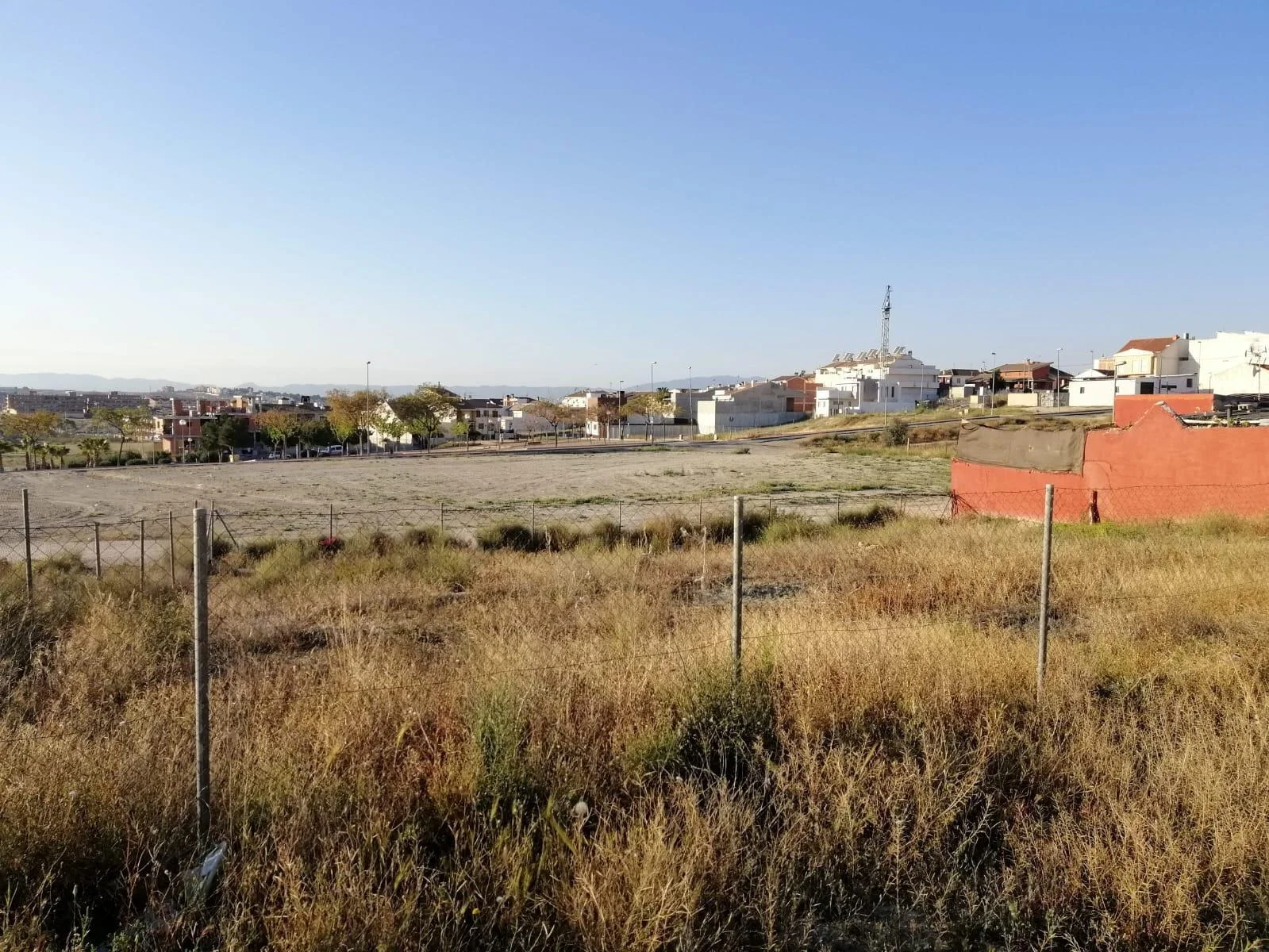 Parcela urbana con doble fachada