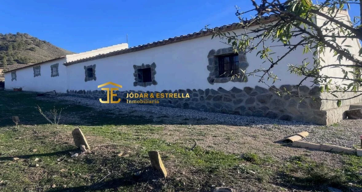 Casa rural en Lorca con finca de 35 hectáreas