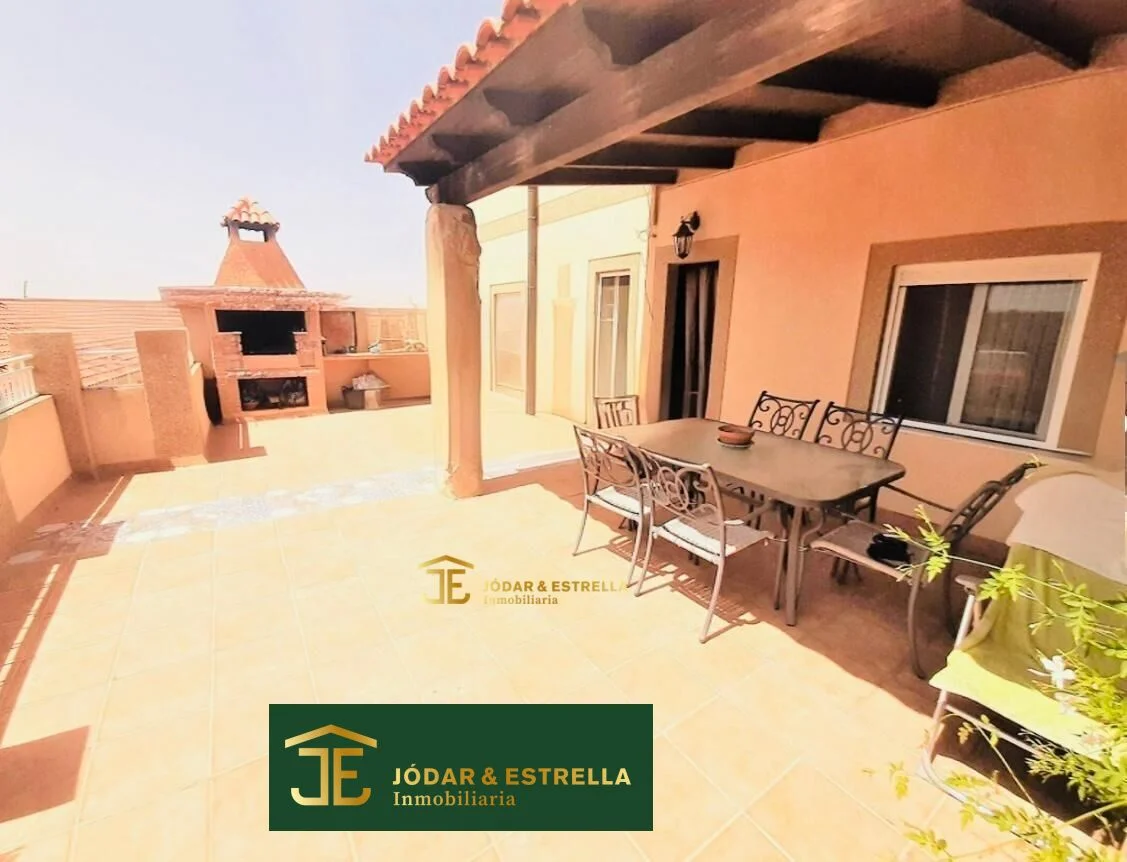 Four-bedroom house with 50 m² terrace