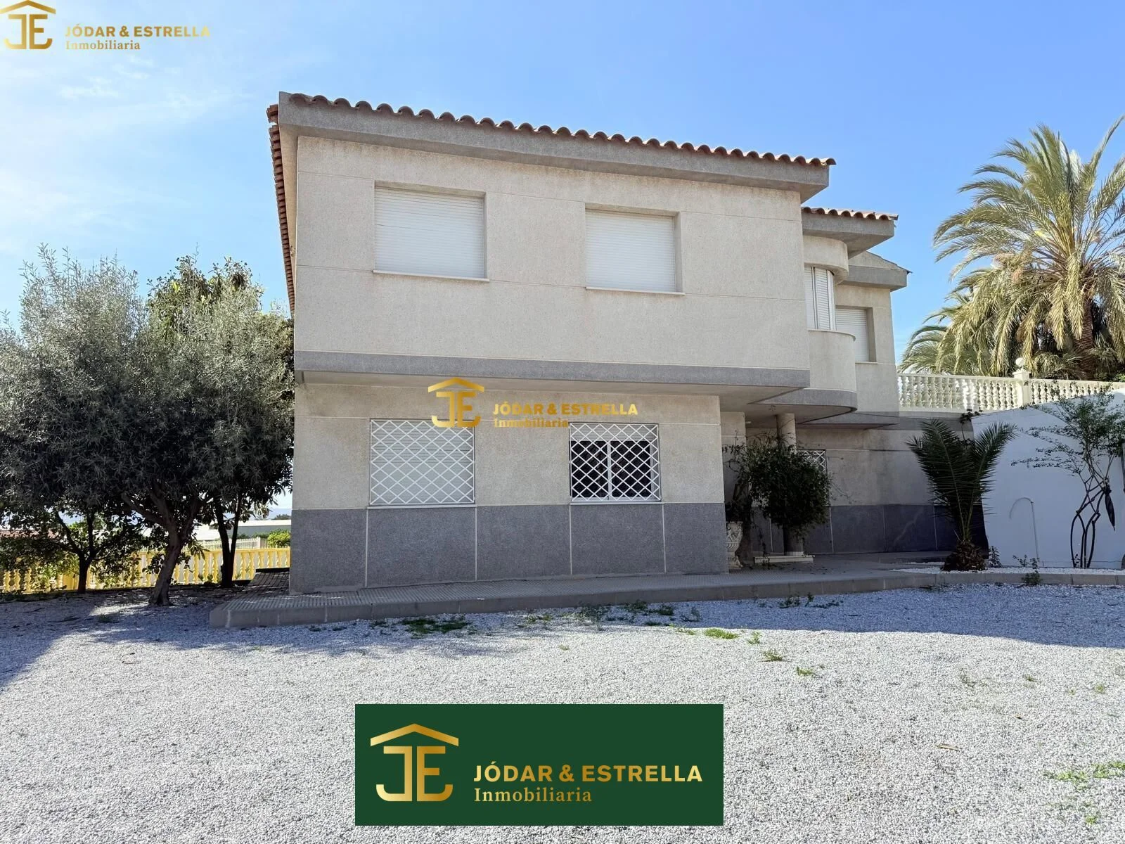 Amplio chalet cerca de Lorca con seis dormitorios