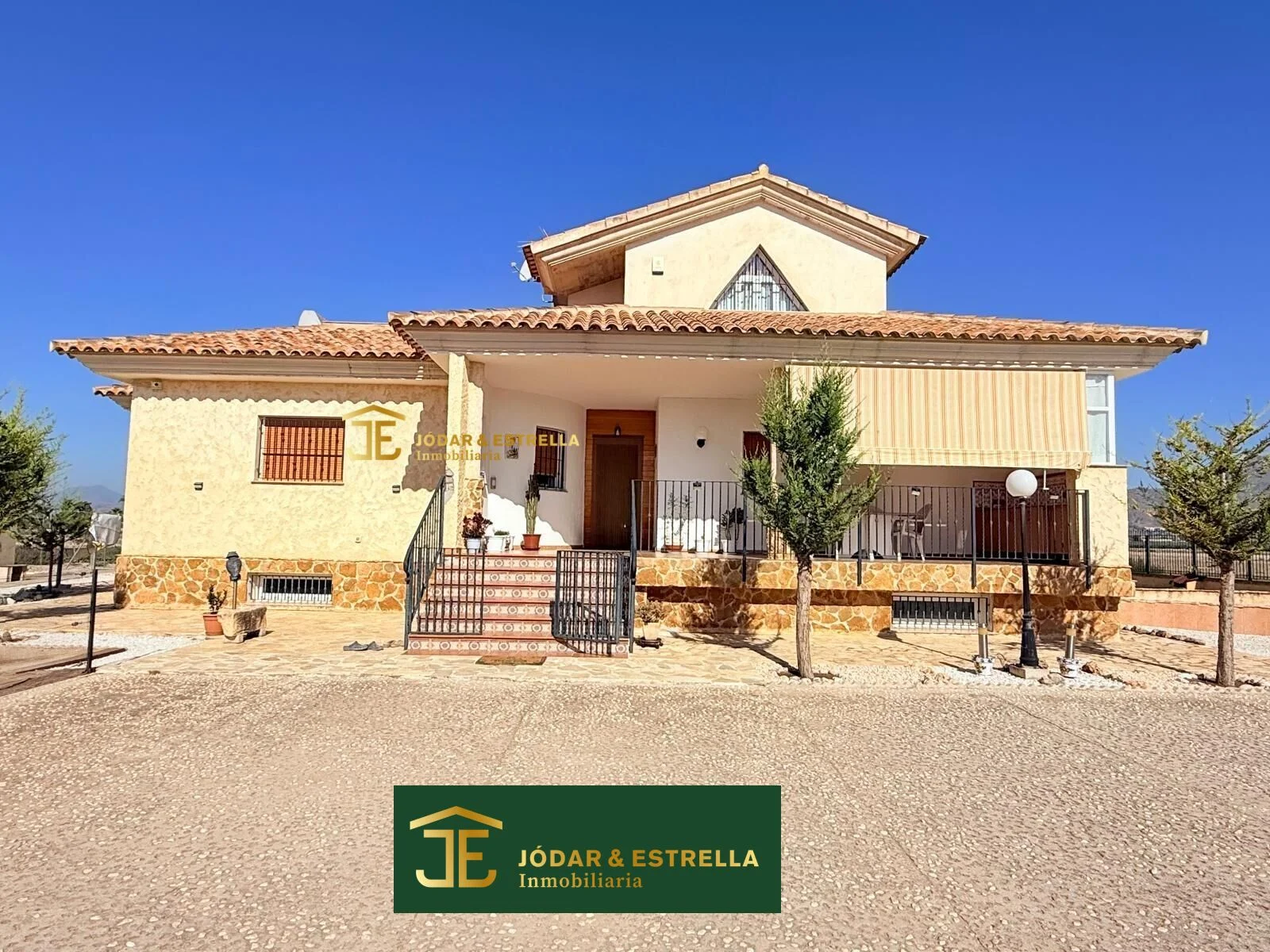 Chalet en Lorca con parcela de 5.000 m²
