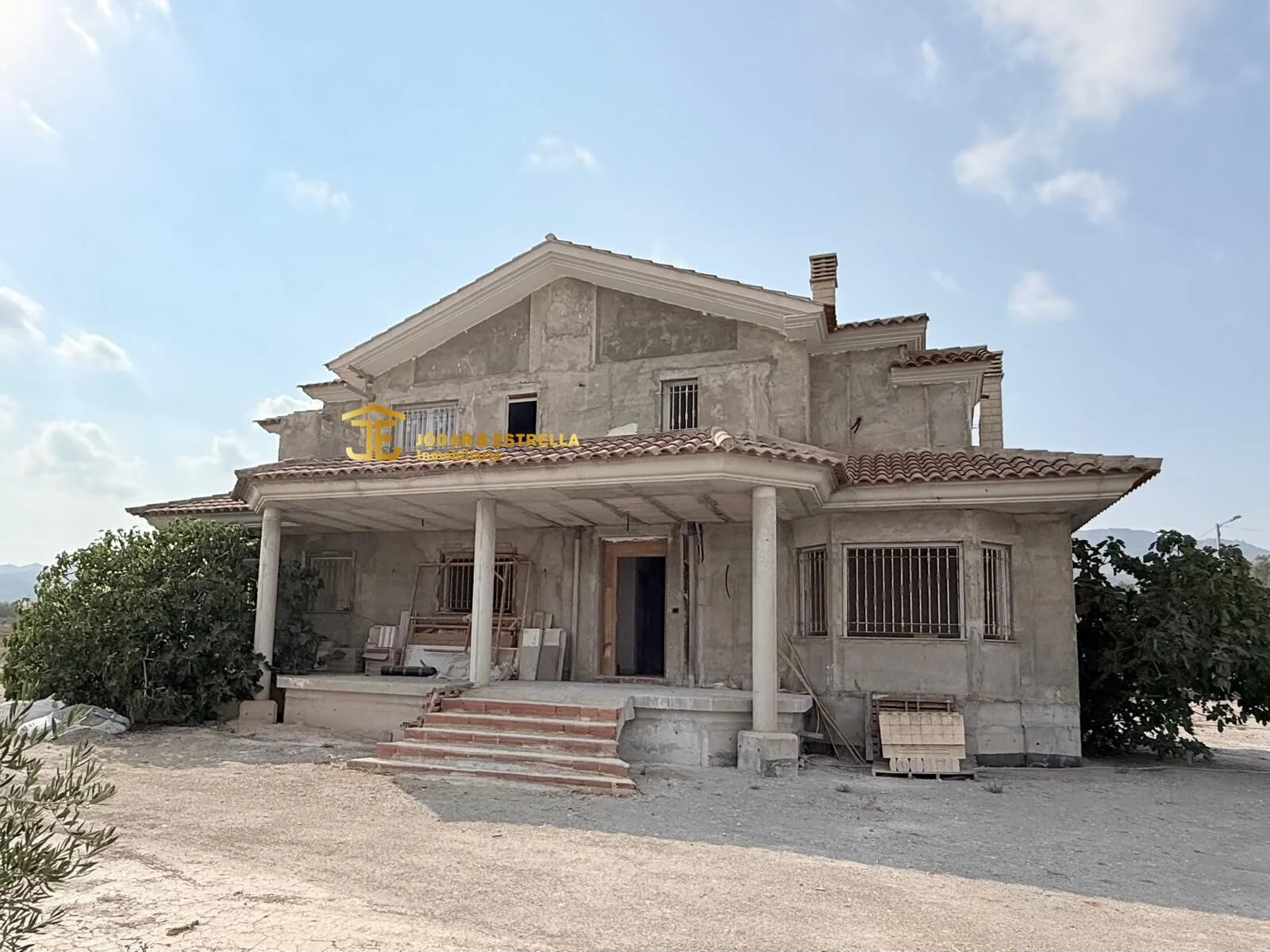Two-level chalet with 5,040 m² plot