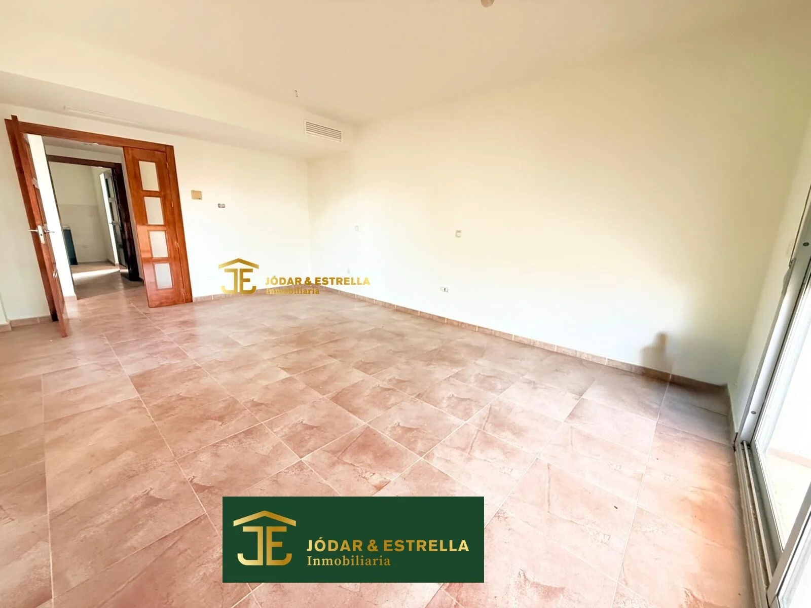 Semi-new duplex with 800 m² plot