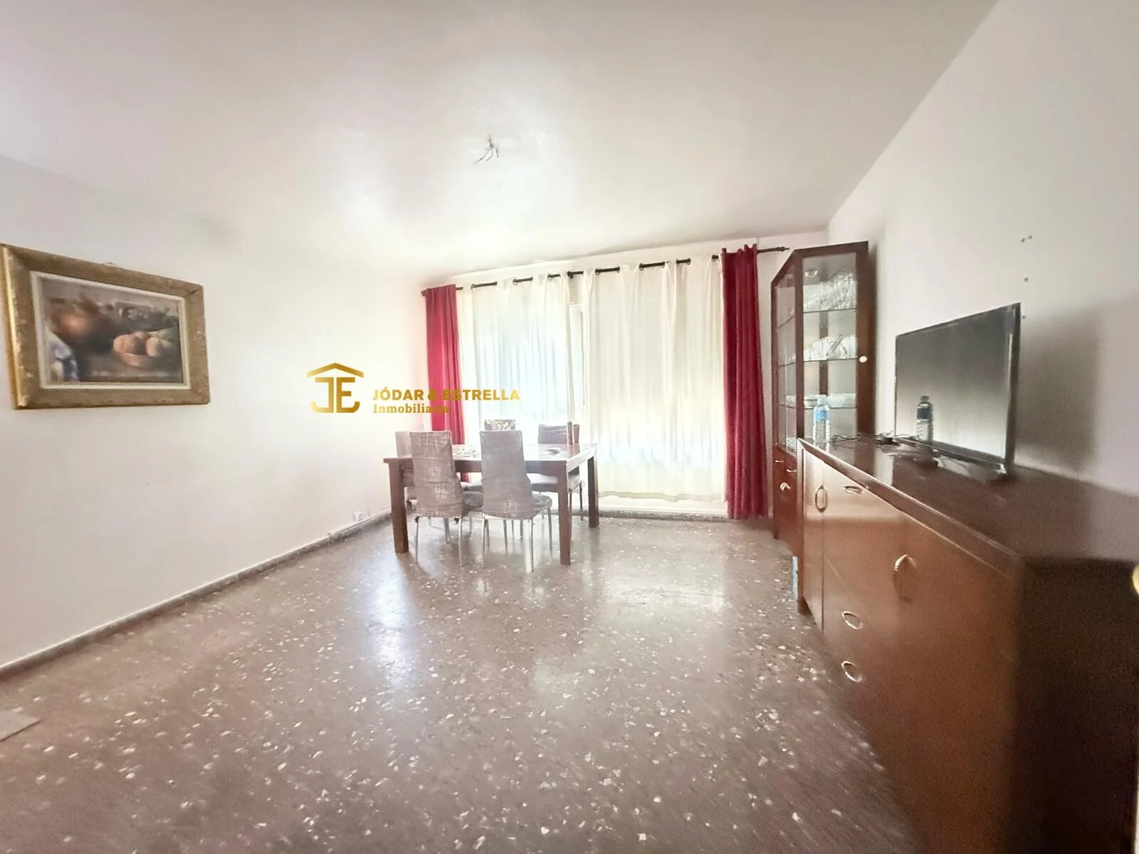 Four-bedroom flat in Alameda Cervantes