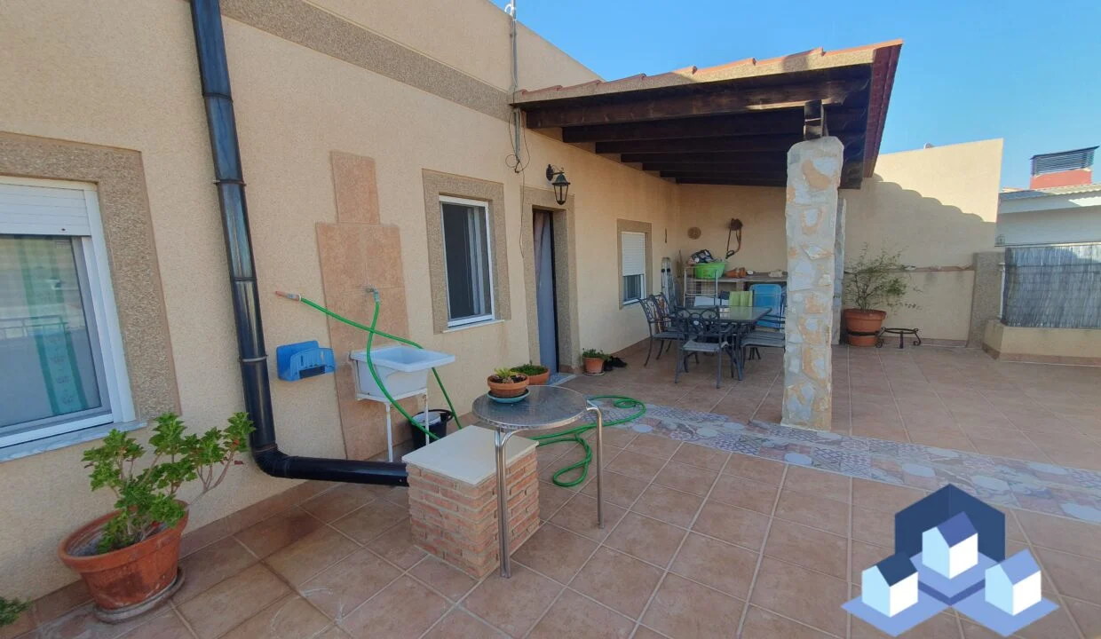 Two-storey Lorca house, four bedrooms