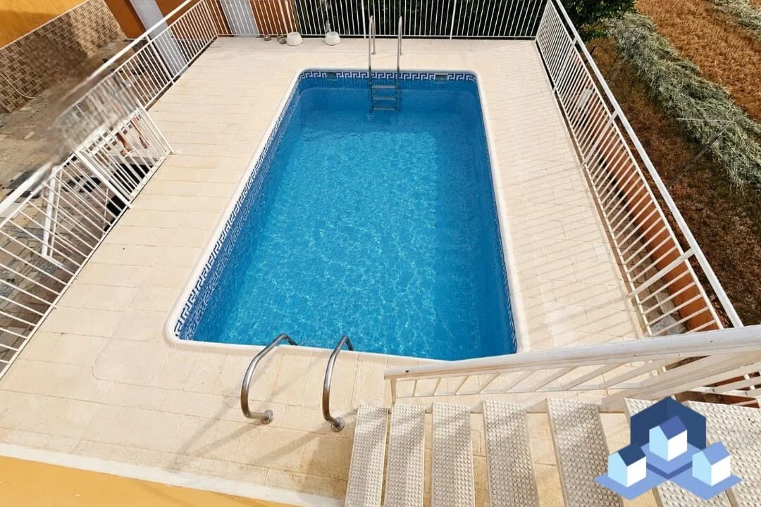 Two-home chalet on 2,250 m² plot