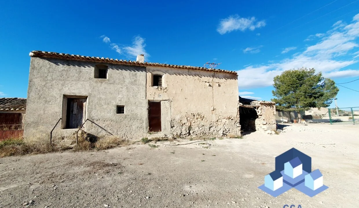 Rural finca with restoration cortijo