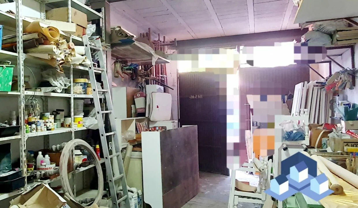 Attached garage in Santa Quiteria