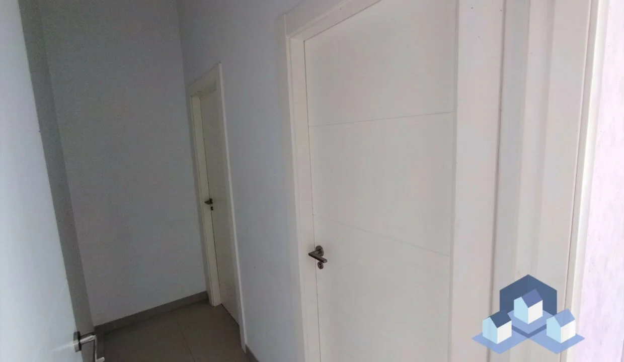Two-storey commercial unit, 23.6 m²
