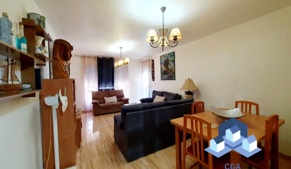 Four-bedroom Lorca flat with garage