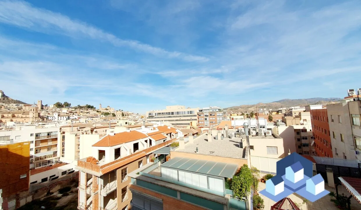 Central Lorca flat, four bedrooms