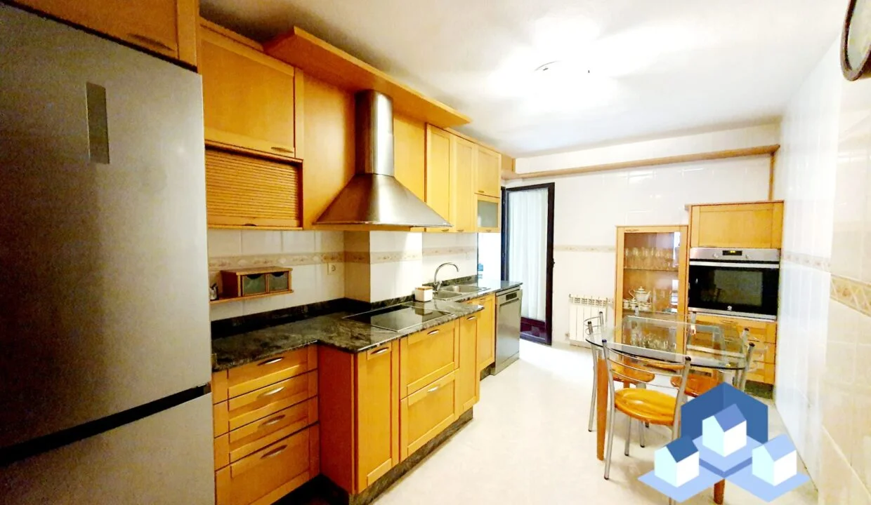 Central Lorca flat with four bedrooms