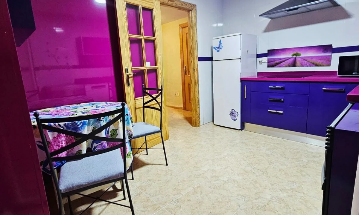 Piso de tres dormitorios con patio privado