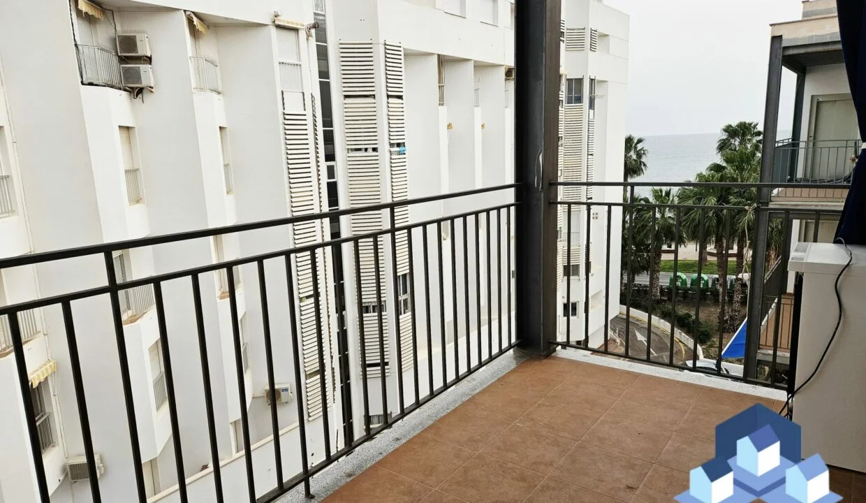 Beachfront Las Delicias flat, 4 bedrooms