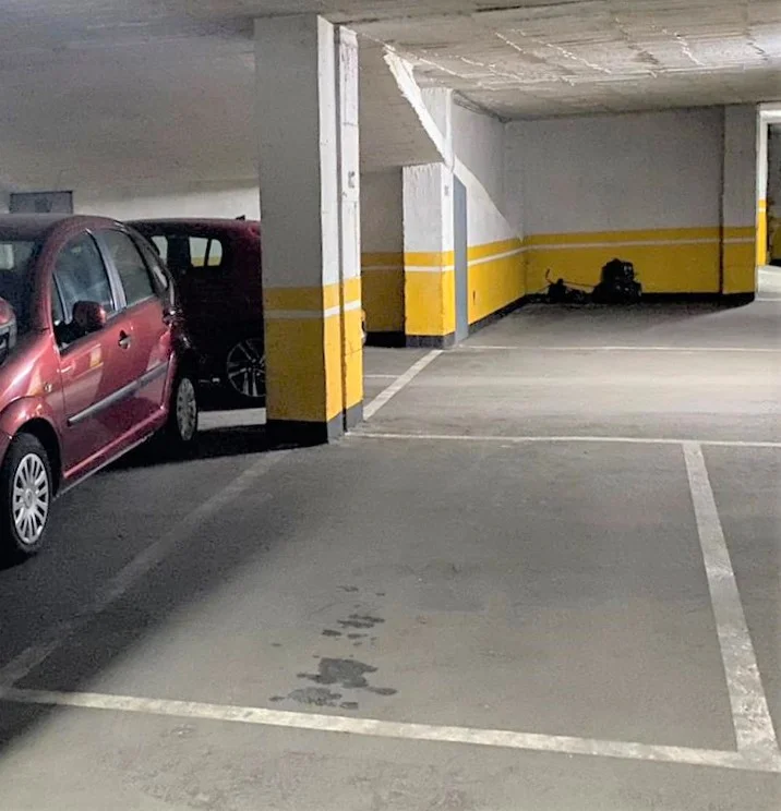 Garage space in La Viña