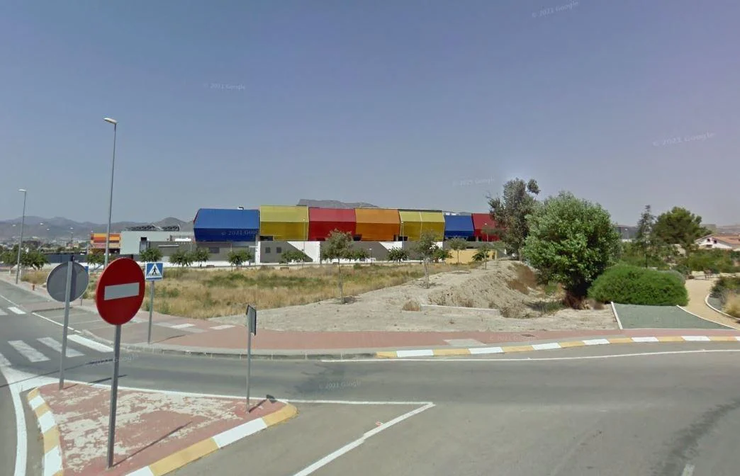 Large Campillo plot with chalet potential