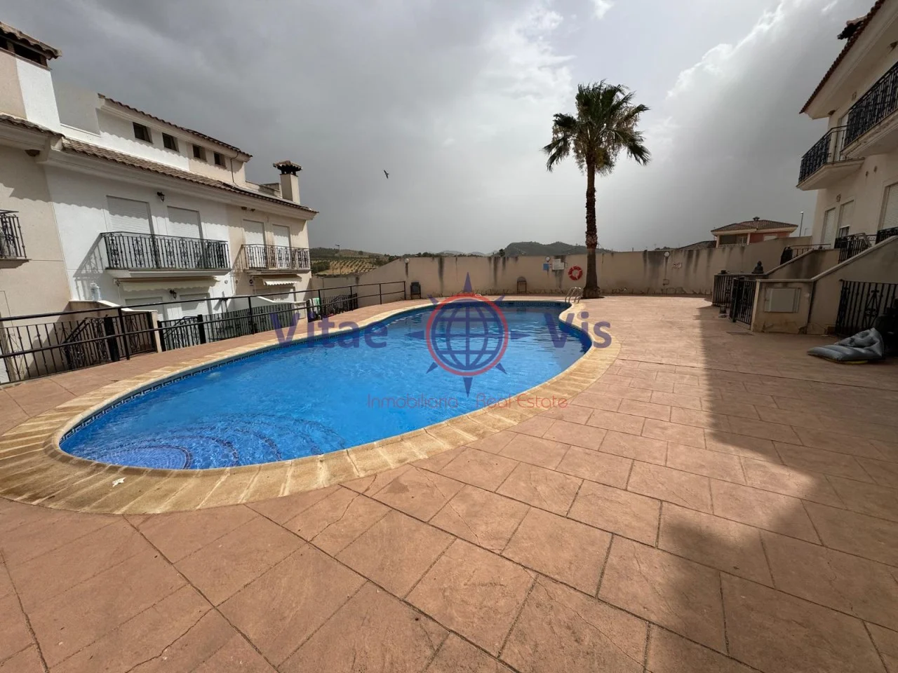 Dúplex amueblado con piscina comunitaria