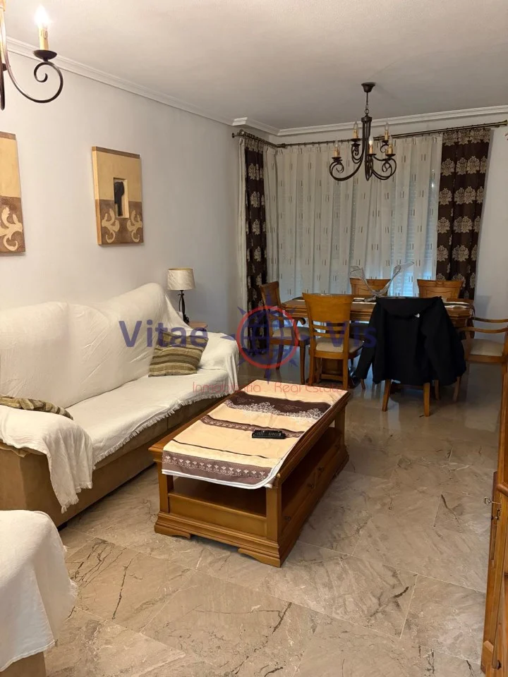Furnished four-bedroom flat in San José