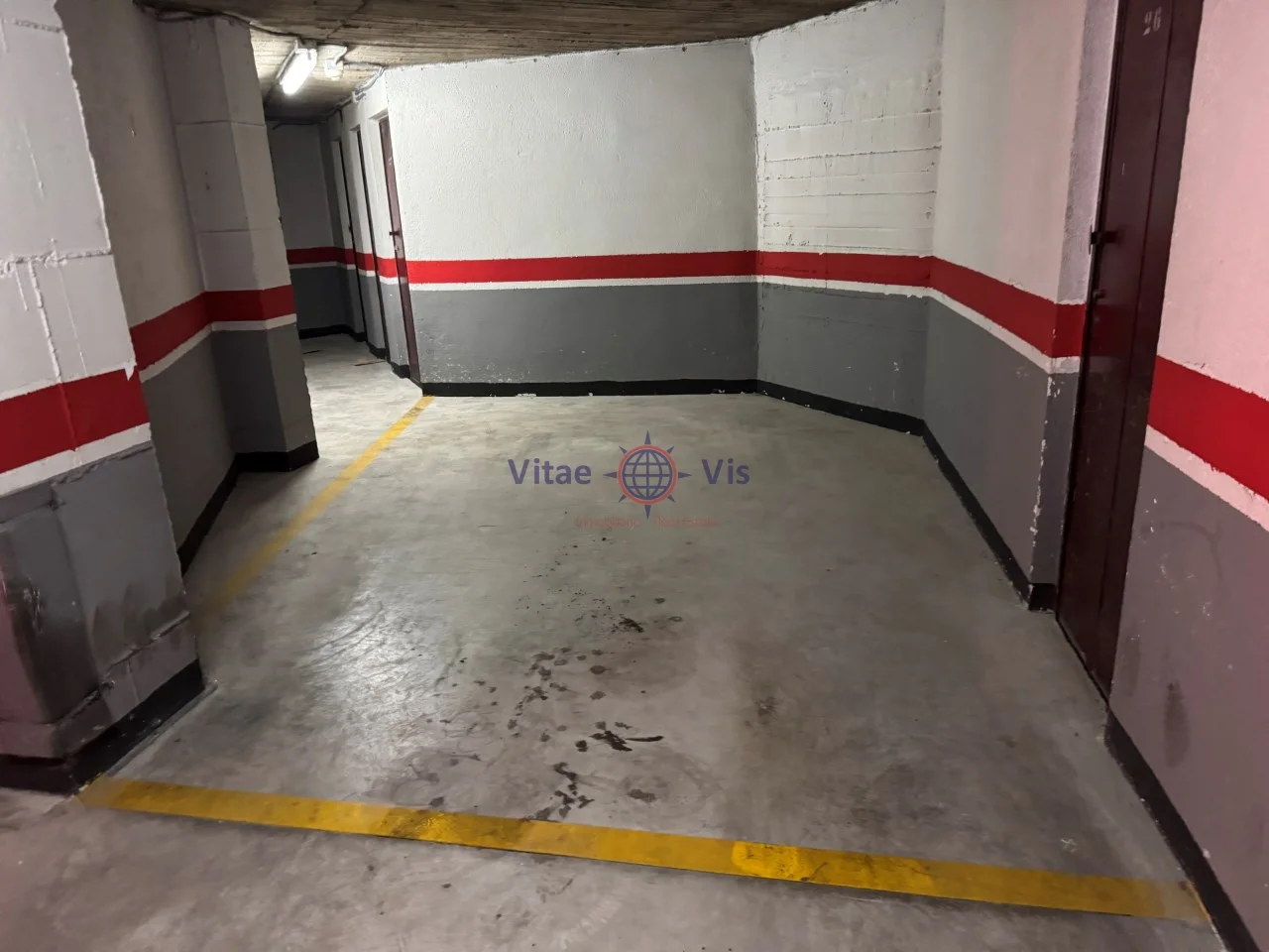 Lorca garage space for medium car