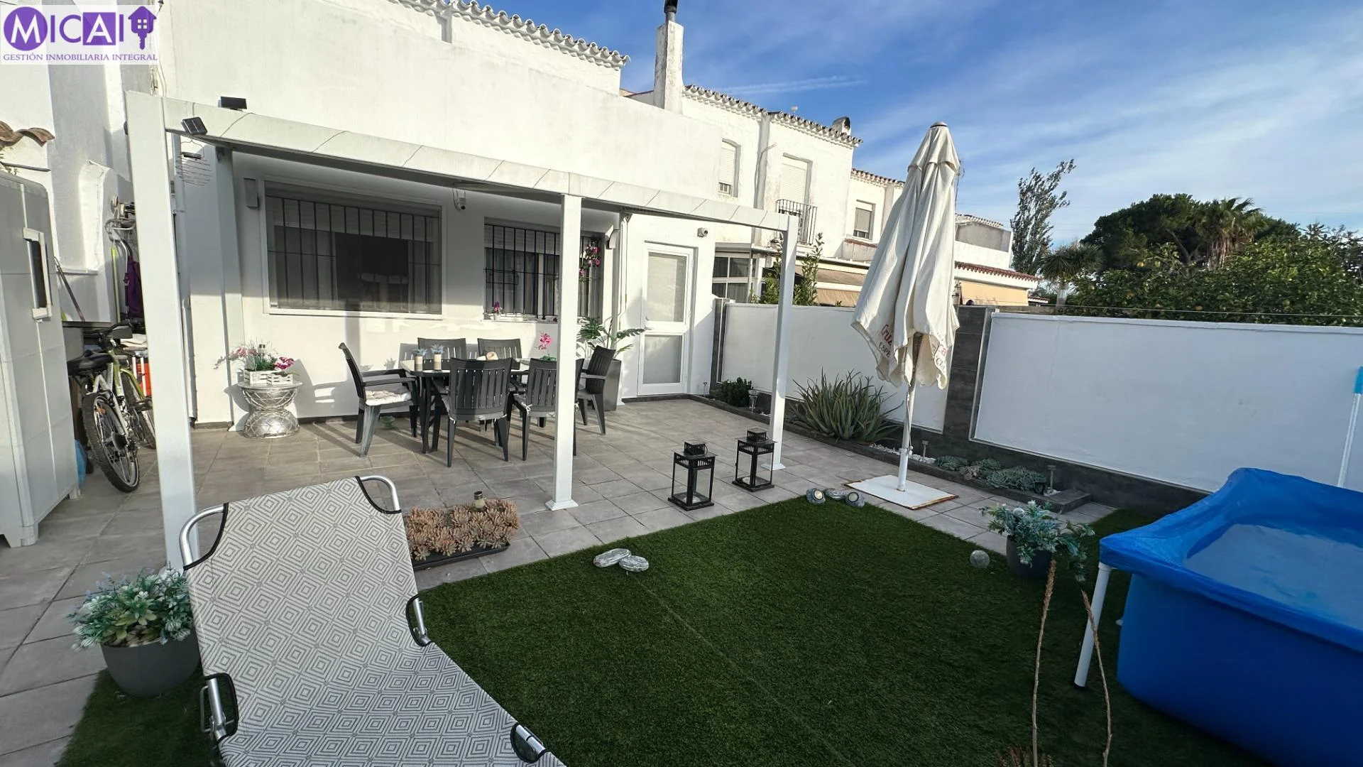 Adosado de tres dormitorios junto al golf