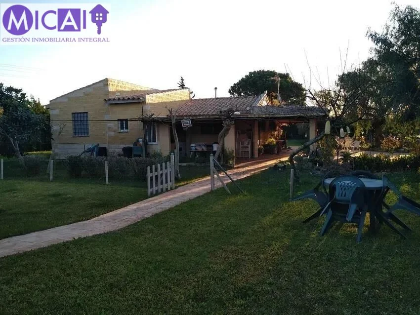 Chalet con parcela de 6.000 m² y piscina