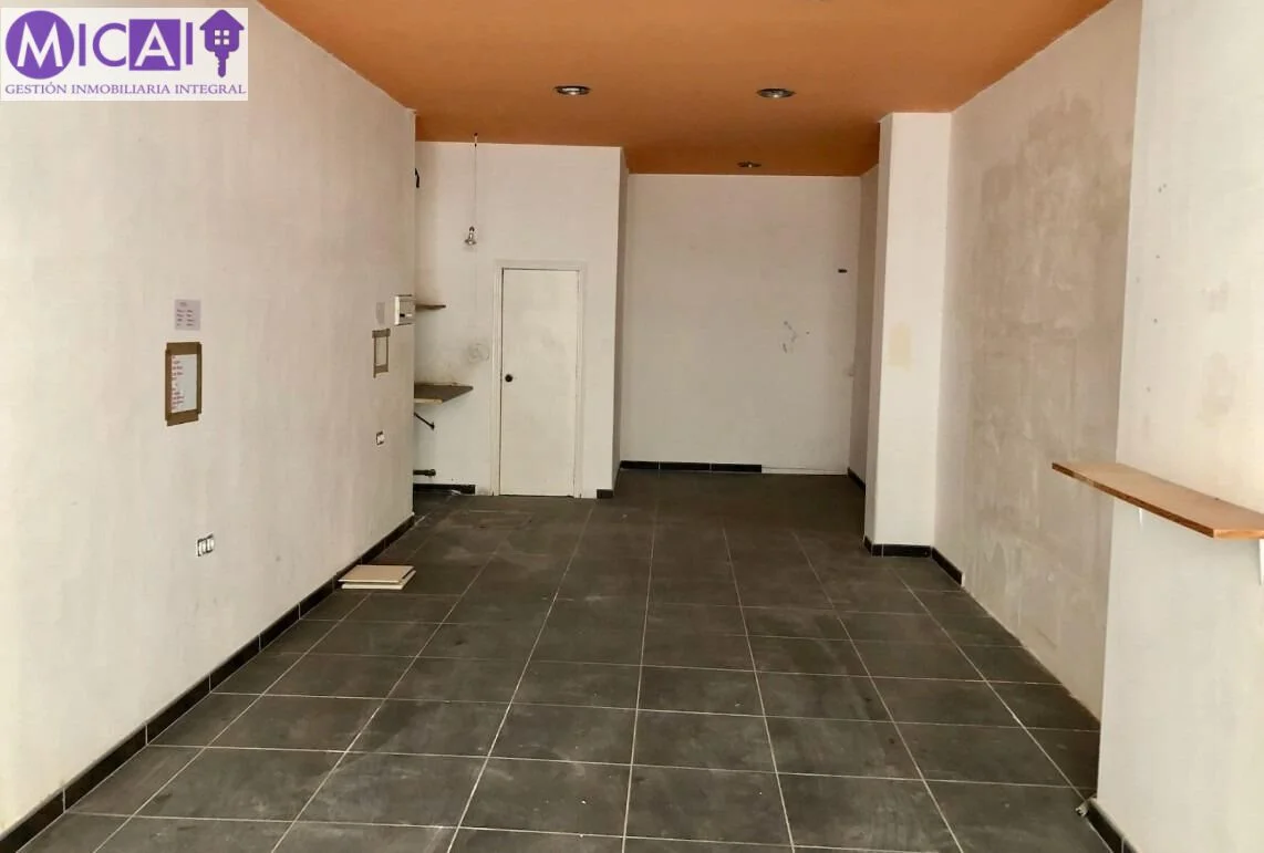 Street-front La Laguna commercial unit