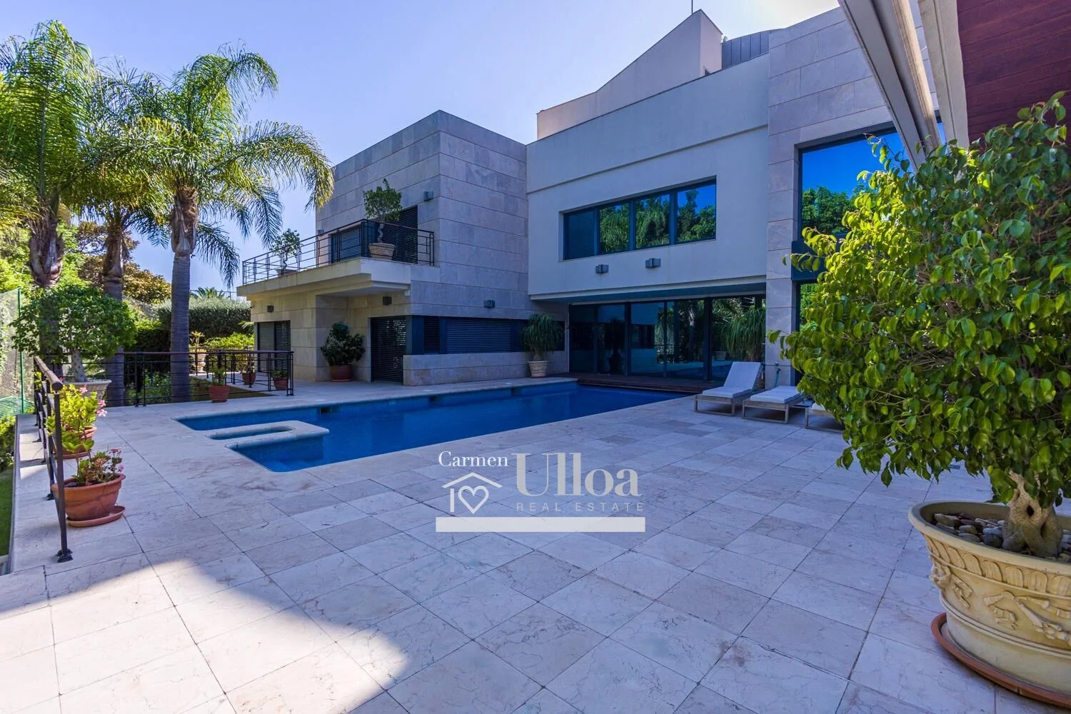 Luxury golf villa, 1,600 m²