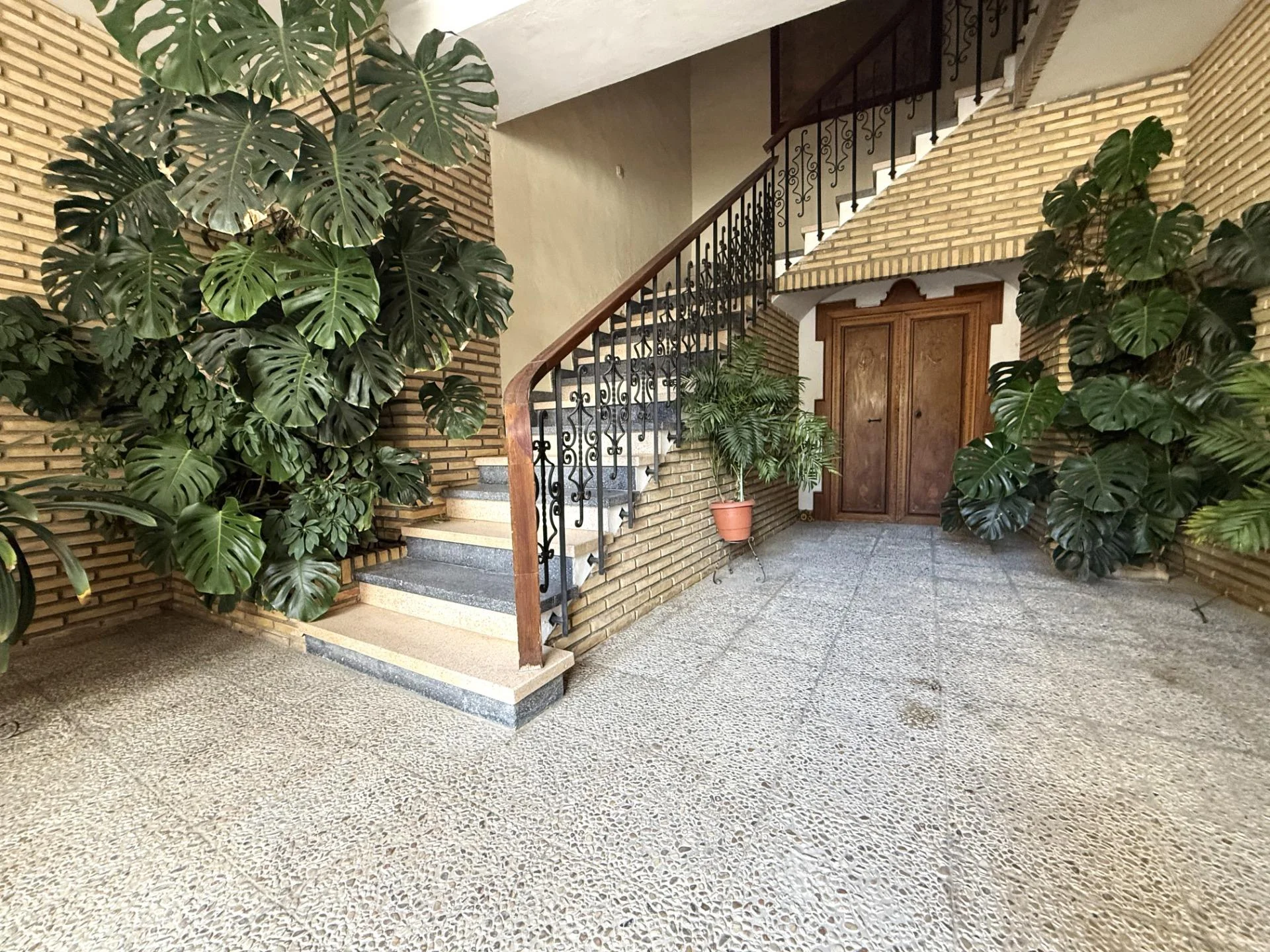 Central Bujalance house with large patios