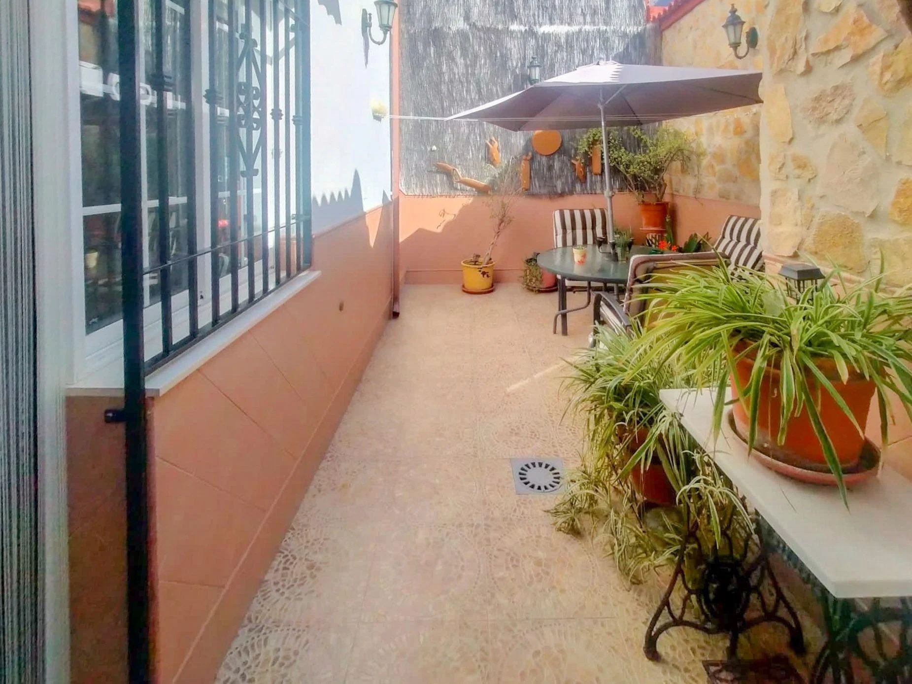 Two-storey Aguilar house, five bedrooms