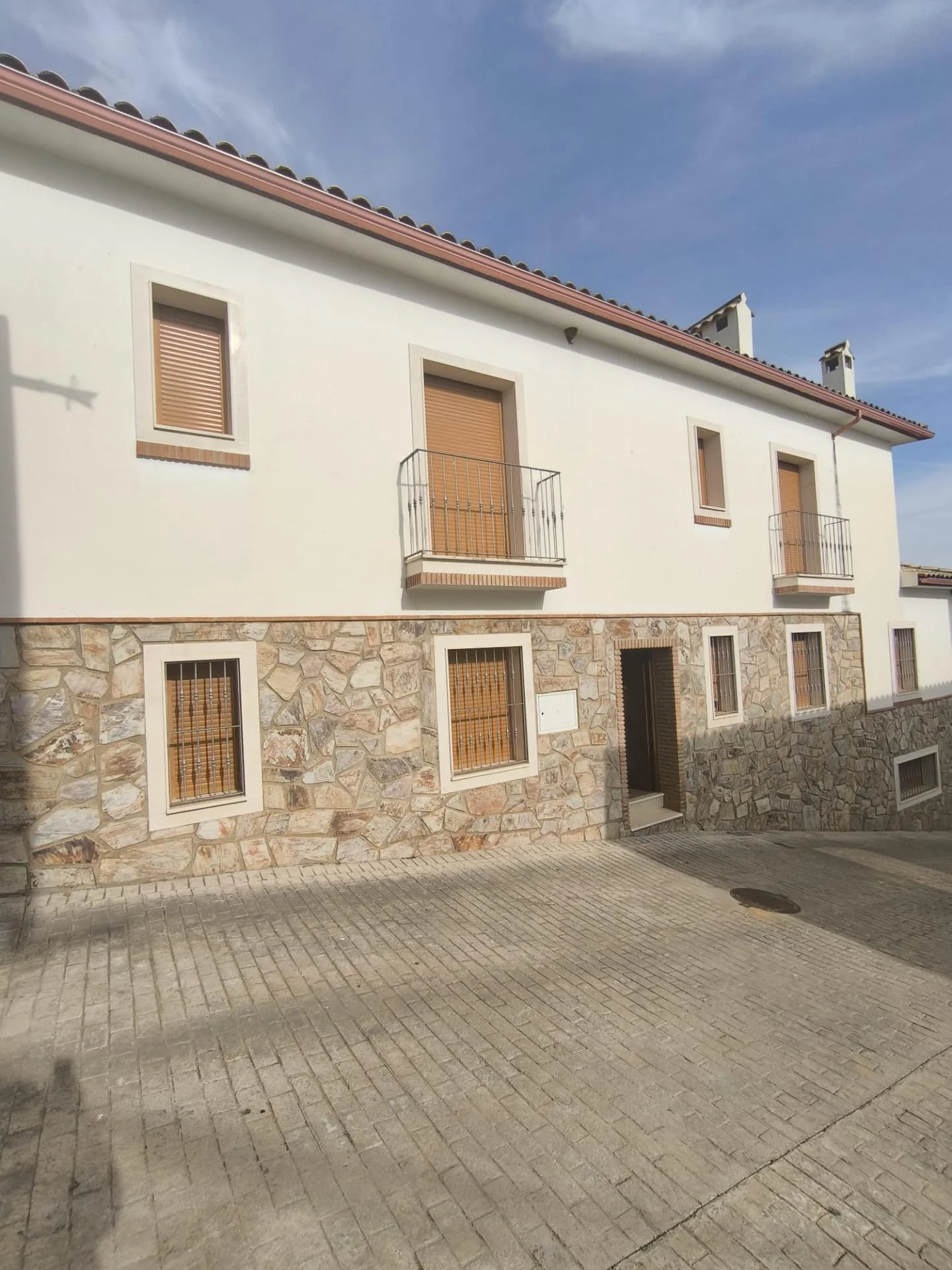 Casa familiar de tres plantas en Sierra Morena
